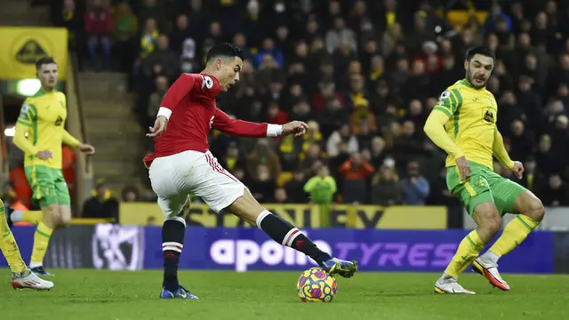 FOTO: Ronaldo Bawa MU Curi Poin Penuh dari Markas Norwich City