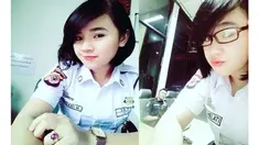 Gadis cantik dan mahasiswa universitas ini meraih masa depan dengan caranya sendiri, seperti menjadi satpam dahulu sampai berkuliah di universitas yang mahal.