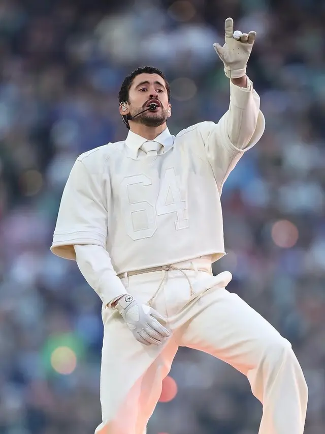 Padu Padan Busana Bad Bunny Gebrak di Super Bowl 2026, Pakai Kostum dari Zara dan Jam Tangan Rp1,2 Milyar