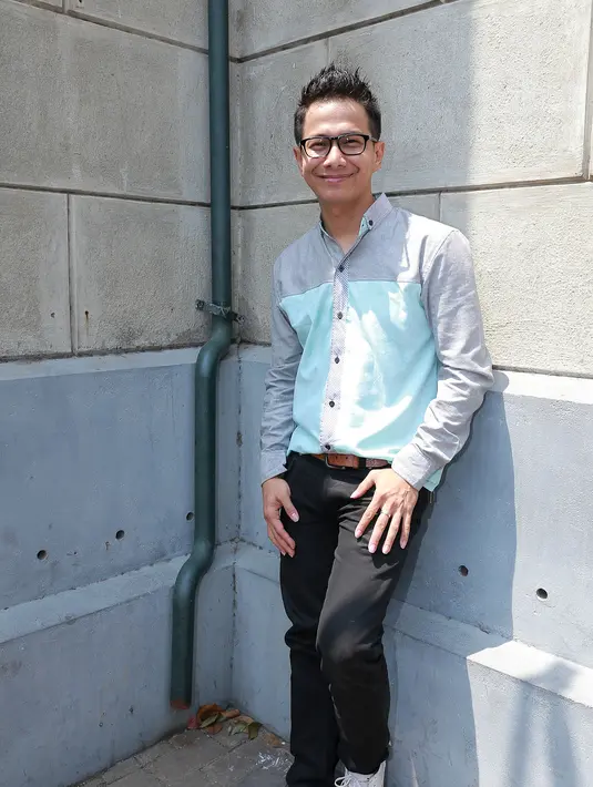 Delon Thamrin tidak melewatkan kesempatan untuk hadir di hari bahagia kedua sahabatnya, Glenn Alinskie dan Chelsea Olivia. (Galih W. Satria/Bintang.com)