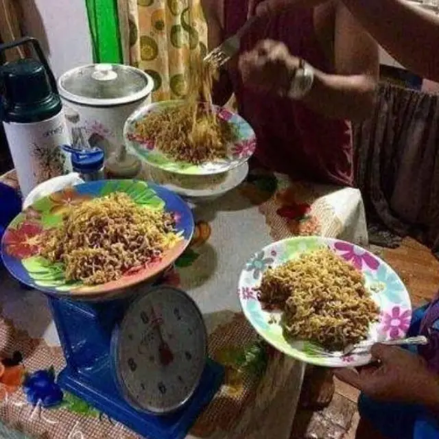 6 Cara Nyeleneh Berbagi Makanan Biar Adil dan Sama Rata Ini Kocak Banget