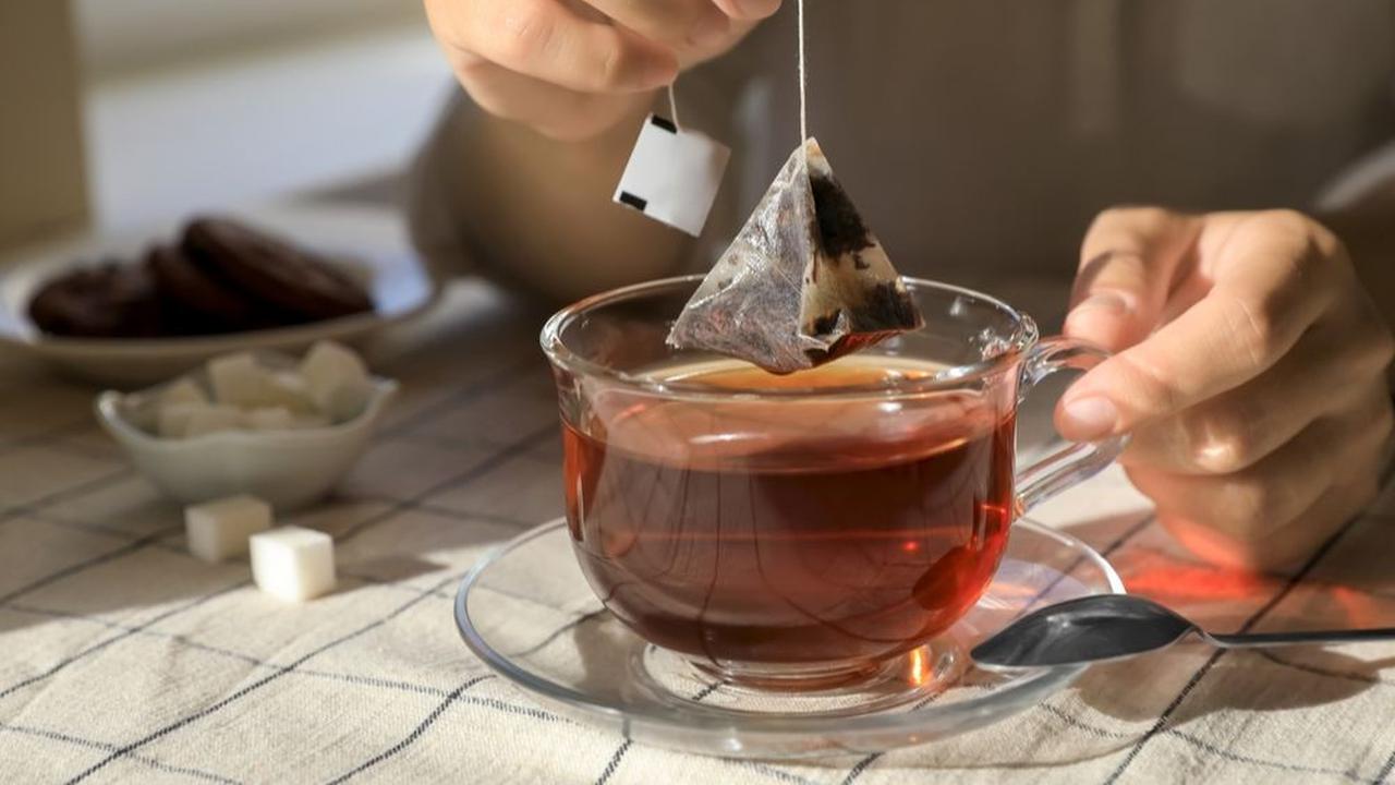 3. Minum Teh Hangat<br>