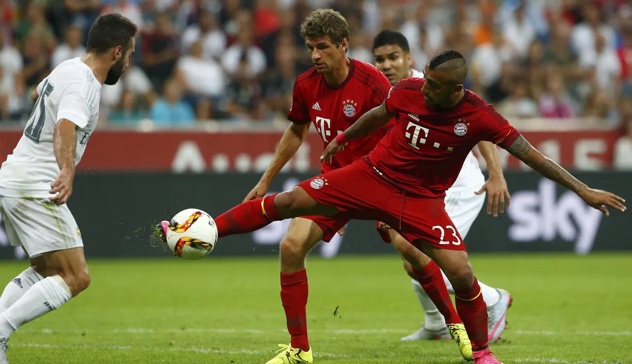 Aksi Arturo Vidalam dalam final Audi Cup 2015 yang berlangsung di Stadion Allianz Arena, Munchen, Jerman. Kamis (6/8/2015) dini hari WIB. (Reuters/Michaela Rehle)