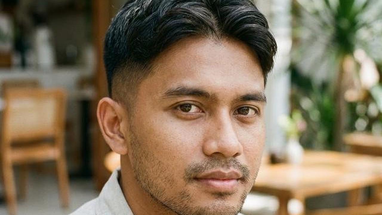 7 Model Rambut Pria Pendek Belah Tengah yang Stylish, Bikin Tampilan Rapi dan Percaya Diri