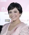 Demi totalitas karakter penderita kanker, Agni Pratistha rela memangkas habis rambutnya. Meski itu bukan yang diwajibkan oleh sutradaranya. Apalagi rambut bisa dikatakan sebagai mahkota wanita. (Galih W. Satria/Bintang.com)