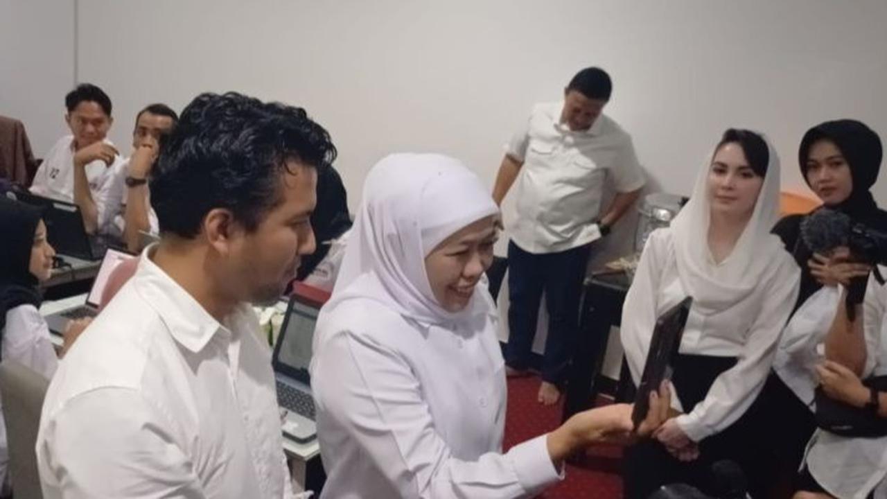 Jokowi Telepon Khofifah-Emil Dardak usai Unggul di Quick Count Pilkada Jatim: Saya Ikut Bahagia