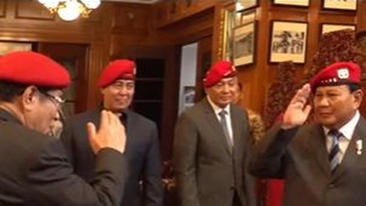 Mantan Panglima TNI Jenderal TNI (Purn) Andika Perkasa ikut hadir di acara 'Silaturahmi Halal Bihalal dan Syukuran Abituren Akabri 1971-1975 tahun 2024' di Kementerian Pertahanan, Jakarta, Sabtu (4/5) malam.