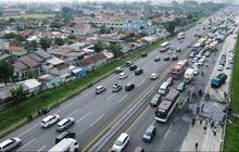 FOTO: Kecelakaan Maut di Tol Jakarta-Cikampek Km 58 Sebabkan Lalu Lintas Macet Mengular