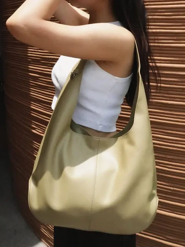 Slouchy Tote, Tas Santai dengan Kapasitas Maksimal