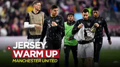 Berita video sekilas info tentang jersey warm up atau pre-match MU (Manchester United).