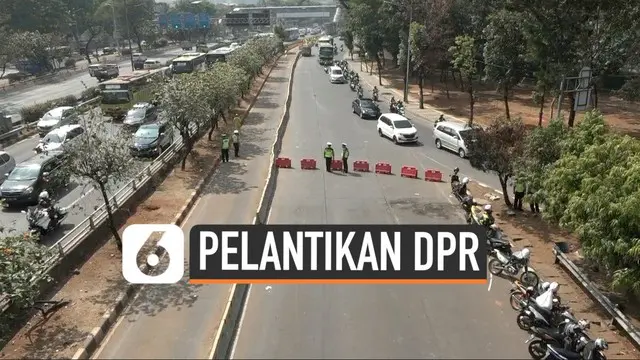 Polda Metro Jaya menutup akses jalan menuju gedung DPR saat pelantikan anggota DPR dan DPD berlangsung. Arus lalu lintas dialihkan ke jalan alternatif.