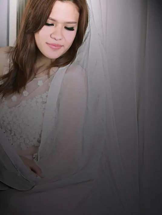 Michelle Joan memelihara anjing labrador yang diberi nama monster. (Galih W. Satria/Bintang.com)