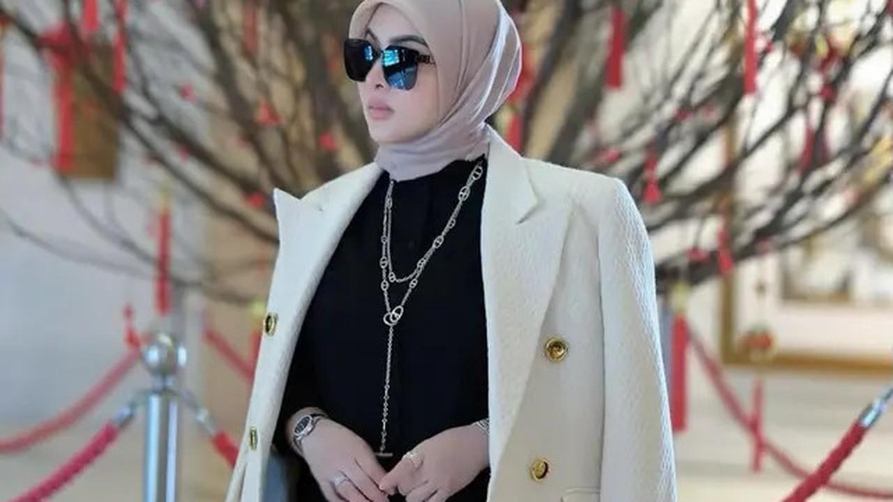 10 Pilihan Model Tas Putih ala Syahrini, dari Model Klasik hingga Super Langka