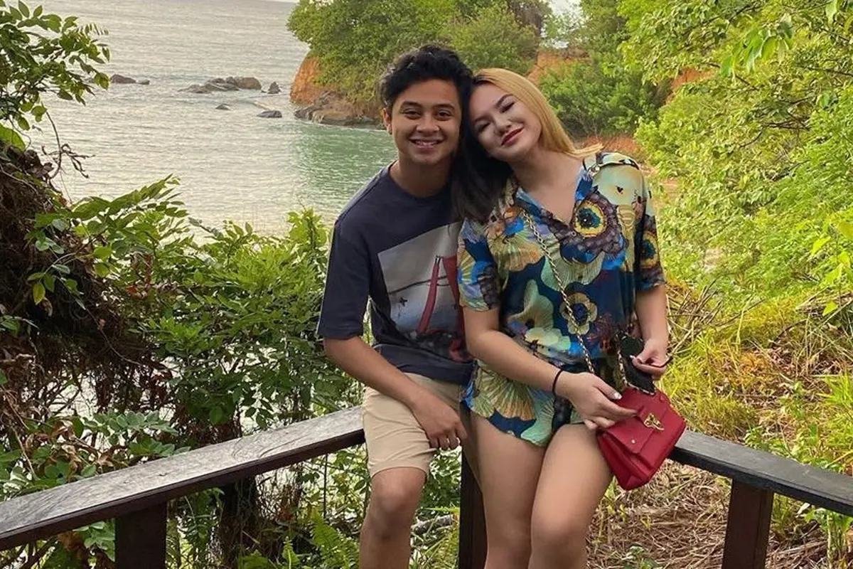 Potret Kenangan Mesra Bastian Steel dan Shafa Harris