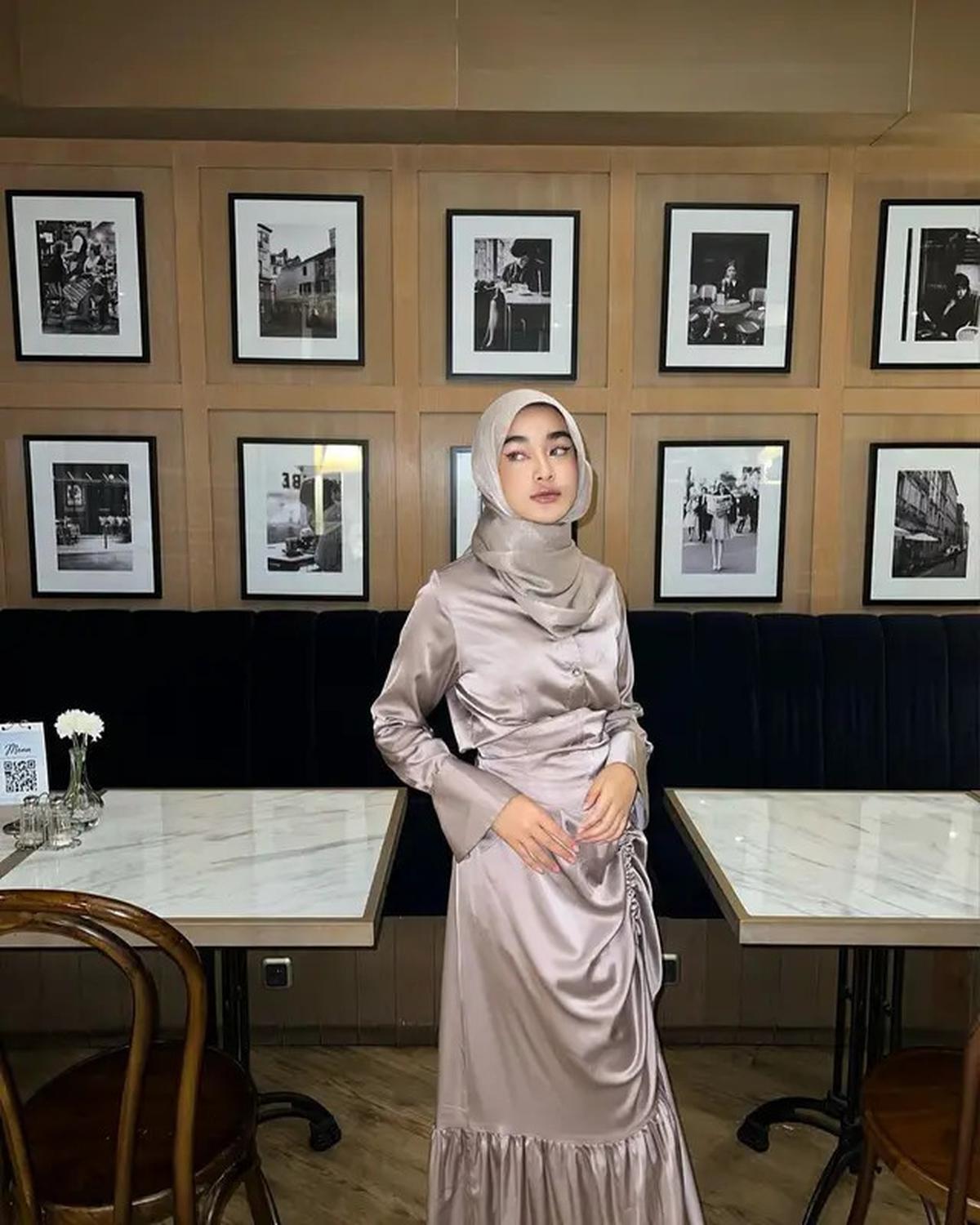 5 Model Baju Gamis Polos Modern Terbaru