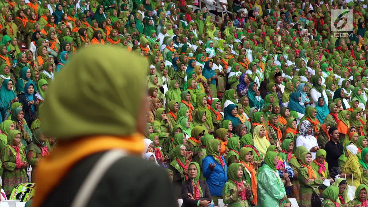 Ribuan Kader Muslimat NU Hijaukan GBK