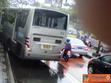 Transjakarta Menabrak Tembok