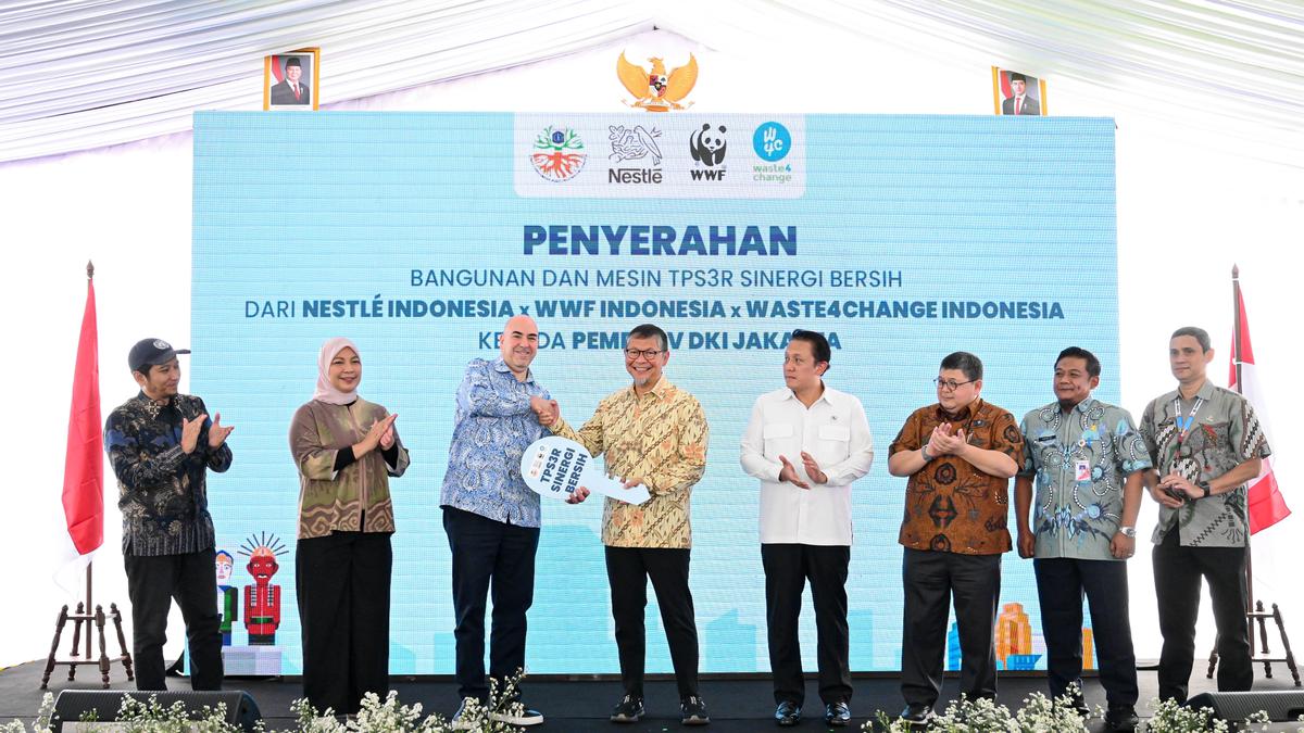 Sinergi Nestlé Indonesia, Pemprov DKI dan WWF Resmikan TPS3R Sinergi Bersih sebagai Model Pengelolaan Sampah Berkelanjutan di Jakarta.