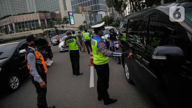 Menengok Pengawasan Pelaksanaan PSBB di Bundaran HI Jakarta