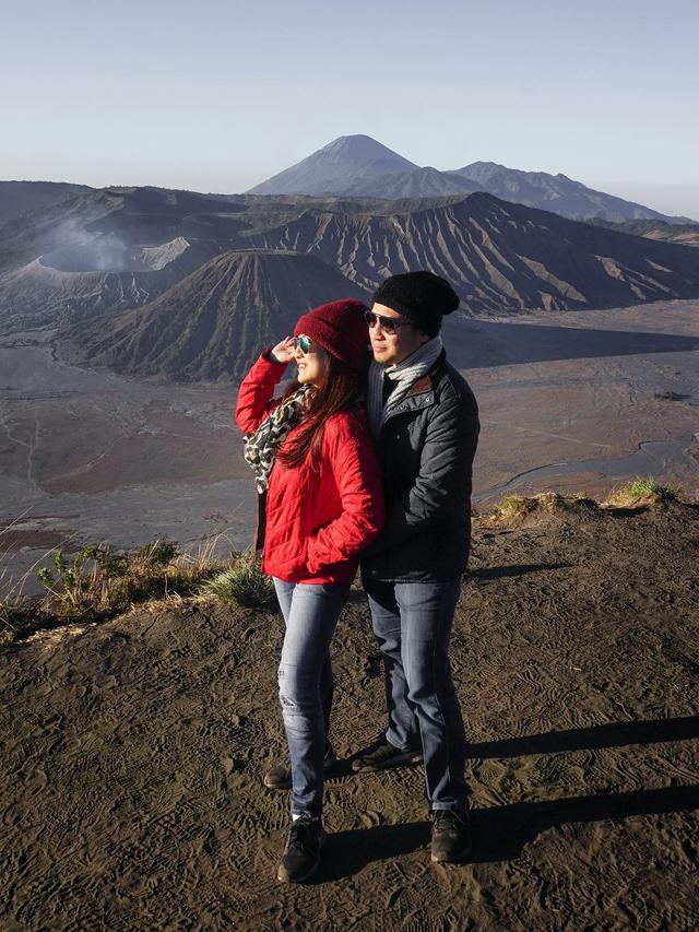 6 Potret Tante Ernie dan Suami, Selebgram 'Pemersatu ...