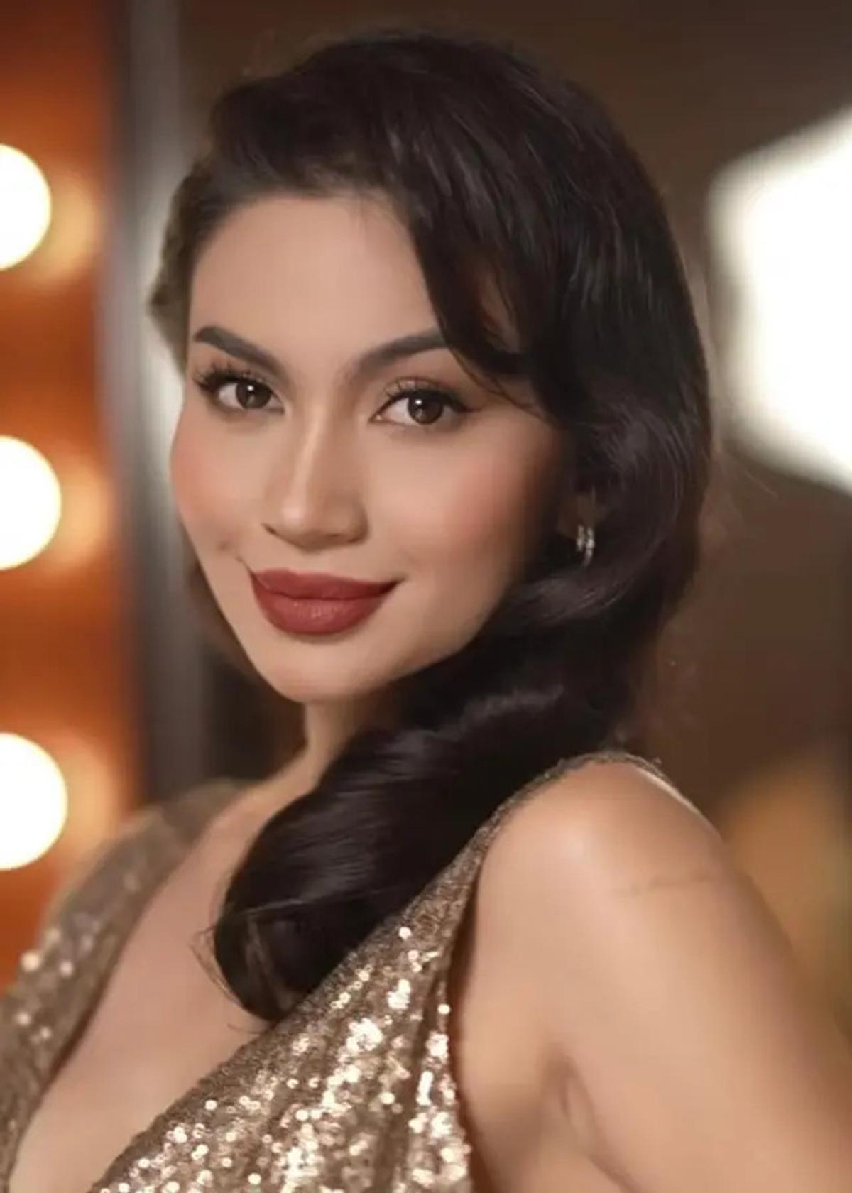 Potret Cantik Paripurna Ariel Tatum Dipulas Old Hollywood Glam Makeup Look di Premier Film Perang Kota