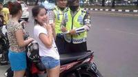 Kumpulan Potret Pemotor Tetap Ingin Eksis Meskipun Ditilang Polisi