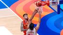 Pebasket Spanyol, Juancho Hernangomez (kiri) berusaha menghalau pebasket Iran, Hasan Aliakbari pada laga Grup G Piala Dunia FIBA 2023 di Indonesia Arena, Senayan, Jakarta, Rabu (30/08/2023). Spanyol menang dengan skor 85-65. (Bola.com/Bagaskara Lazuardi)