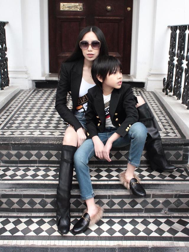 Potret Mischka dan Devon Kei, Kakak Adik Peraih Medali Olimpiade Matematika Internasional. (Sumber: Instagram/winnie_mischkaaoki)