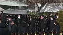 Penyidik anti-korupsi Korea Selatan menyatakan membatalkan upaya penahanan Presiden Yoon Suk-yeol yang dimakzulkan karena upayanya menerapkan darurat militer, Jumat (3/1/2025). (JUNG Yeon-je/AFP)