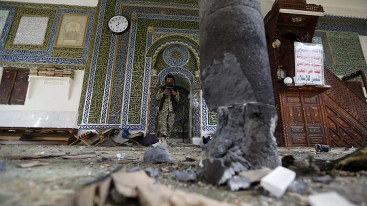 Serangan bom hantam masjid di Yaman, 29 jemaah salat Id tewas