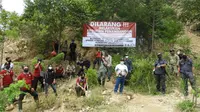 Aksi operasi simpatik aparat gabungan di kawasan PETI TN Lore Lindu di Dusun Dongi-dongi, Desa Sedoa, Poso saat peringatan Hari Bumi, 22 April lalu. (Foto: Balai Besar Taman Nasional Lore Lindu).