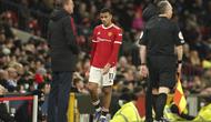 Mason Greenwood melihat ke arah Manajer Manchester United Ralf Rangnick setelah diganti pada menit ke-60 dalam laga Liga Inggris kontra Wolverhampton Wanderers di Old Trafford, Selasa (4/1/2022) dini hari WIB. (AP Foto / Dave Thompson)