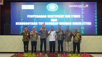 Bank Jatim meraih sertifikat standar internasional keamanan informasi. (Dian Kurniawan/Liputan6.com)