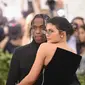 Mengetahui hal itu, Kylie Jenner sendiri langsung menepis kabar tersebut lewat sebuah komentar di Instagram yang kini sudah dihapusnya. (Jason Kempin  GETTY IMAGES NORTH AMERICA  AFP)