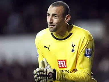 Tottenham Hotspur's goalkeeper Heurelho Gomes reacts during their Barclays Premiership football match against Everton at White Hart Lane, on November 30, 2008 in London. AFP PHOTO/ CHRIS RATCLIFFE
