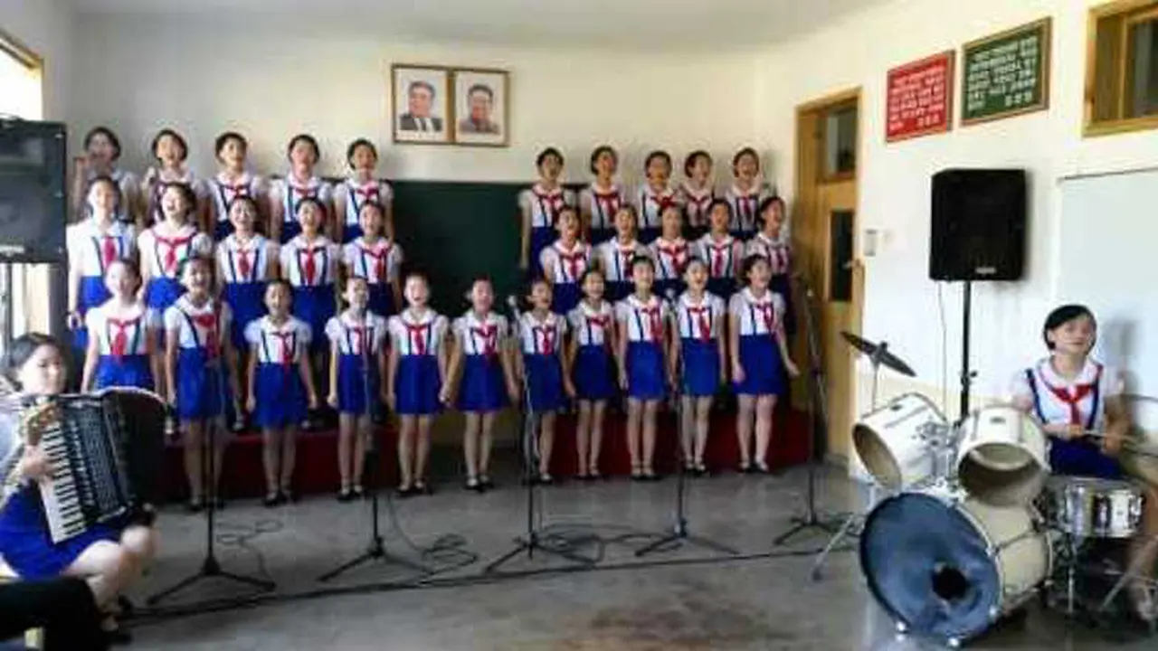 Video Remaja Korea Utara Hafal Lagu Nasional Indonesia!