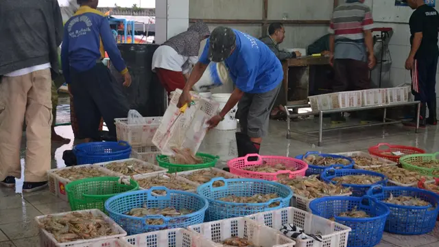 Suasana di Tempat Pelelangan Ikan (TPI) PPSC, Cilacap. (Foto: Liputan6.com/Muhamad Ridlo)
