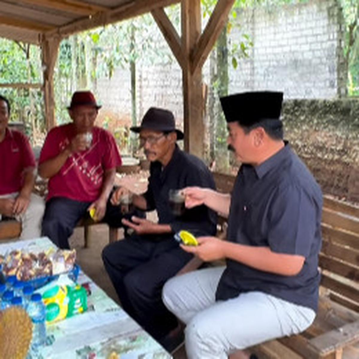 Bintang 4 TNI AU Ngopi Bareng Warga di Gubuk