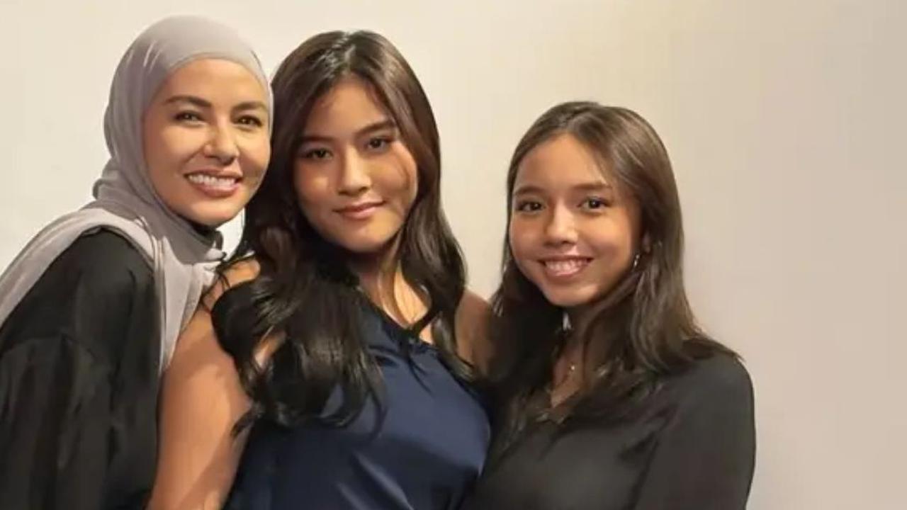 Model Dress Cantik Anaknya Meisya Siregar