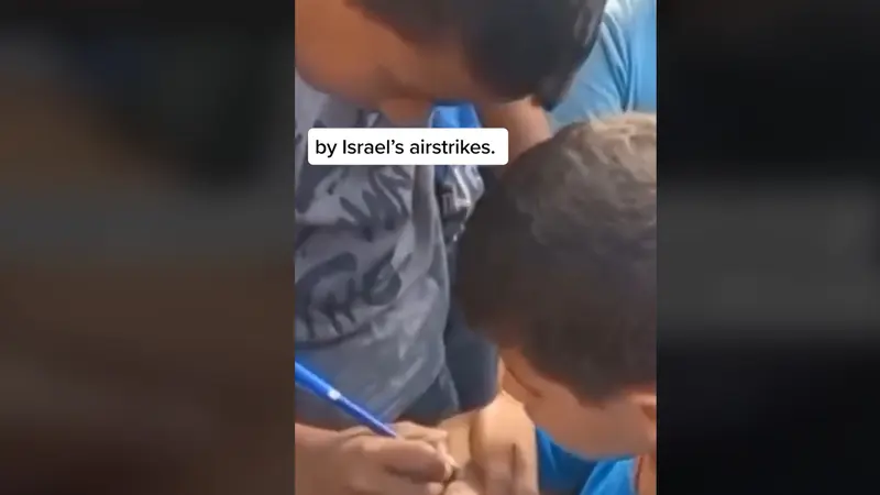 Pilu, Anak-Anak Gaza Tulis Nama Mereka di Lengan Agar Mudah Dikenali Jika Tewas Terkena Serangan Israel