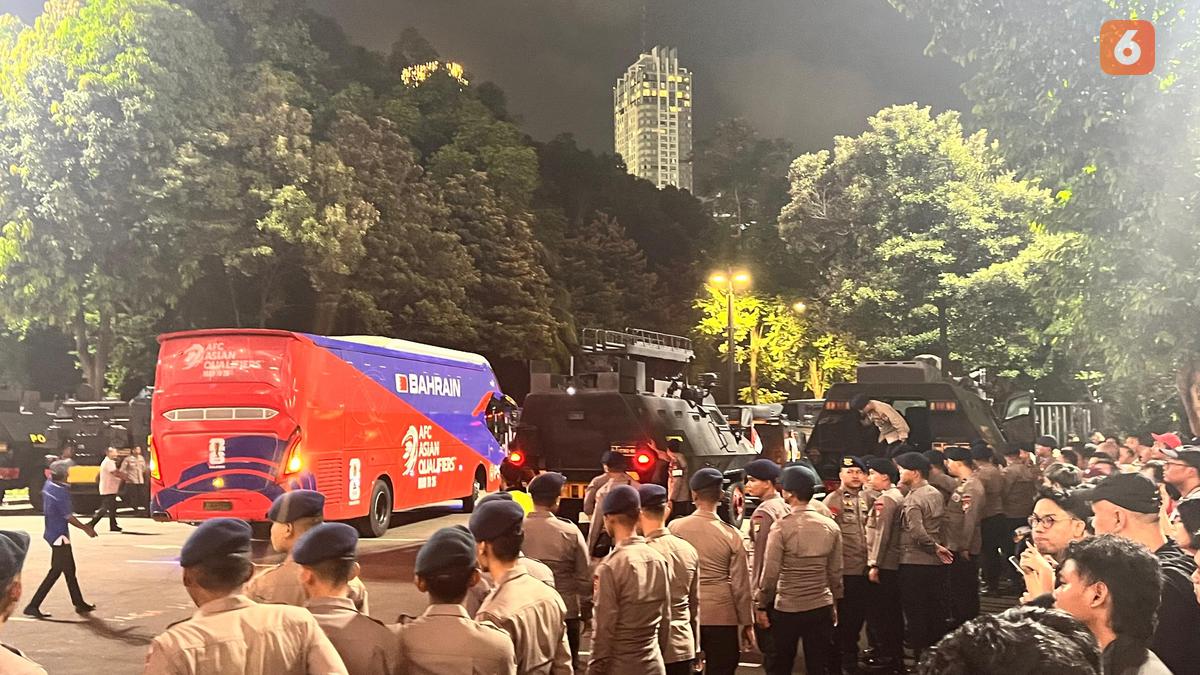 Bus Timnas Bahrain Dikawal Barracuda, Disambut Sorakan di Sepanjang Jalan