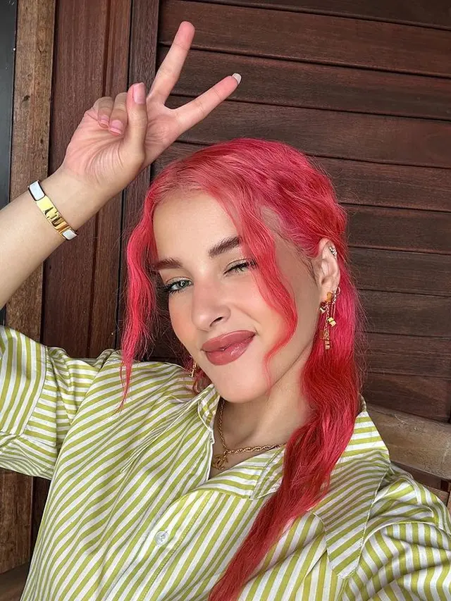Potret Tasya Farasya Liburan di Maldives, Warnai Rambut Bak Princess Ariel
