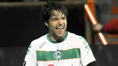Werder Bremen's Brazilian midfielder Diego celebrates scoring during the UEFA Cup quarter-final football match vs Udinese Calcio (Italy) at the Weser Stadium in Bremen on April 9 2009. AFP PHOTO DDP / DAVID HECKER