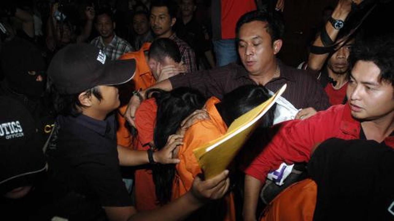 Raka dkk di Bandara Soekarno-Hatta