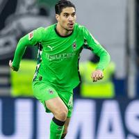 Duh! Tubrukan 3 Pemain, Bek Timnas Indonesia Kevin Diks Diduga Alami Cedera Kepala di Bundesliga