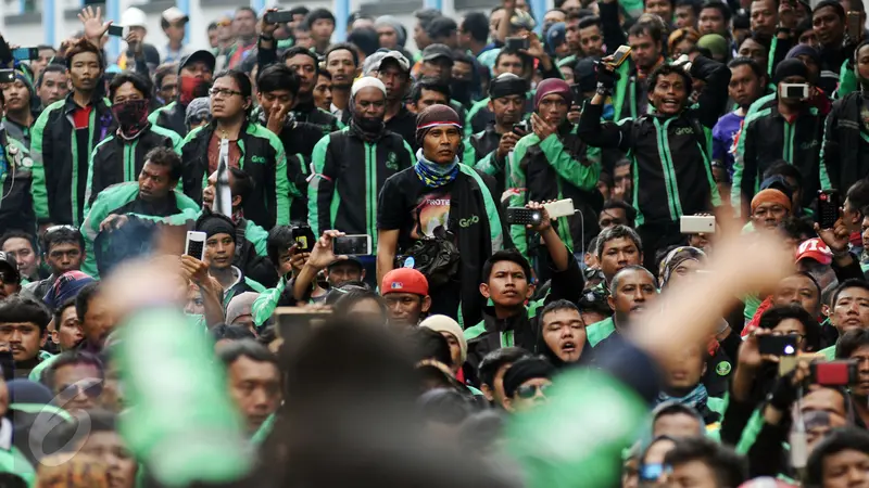 20170105-Tuntut Kenaikan Tarif, Pengemudi GrabBike Geruduk Kantor Pengelola-Jakarta