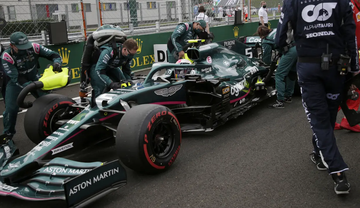 Tim Aston Martin yakin jika masalah dengan pompa bahan bakar yang membuat Vettel berhenti sebelum memasuki Parc Ferme dapat menjelaskan permasalahan tersebut. Mereka juga berniat mengajukan banding setelah melihat hasil dari pemeriksaan tim FIA. (Foto: AFP/Pool/Florin Goga)