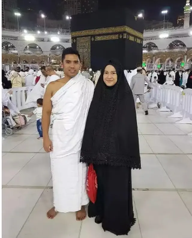 Potret 4 seleb wanita mualaf saat umrah pertama, Mahalini menjalaninya saat hamil 7 bulan 