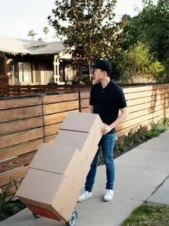 Ilustrasi tetangga pindah rumah. (Image by freepik)