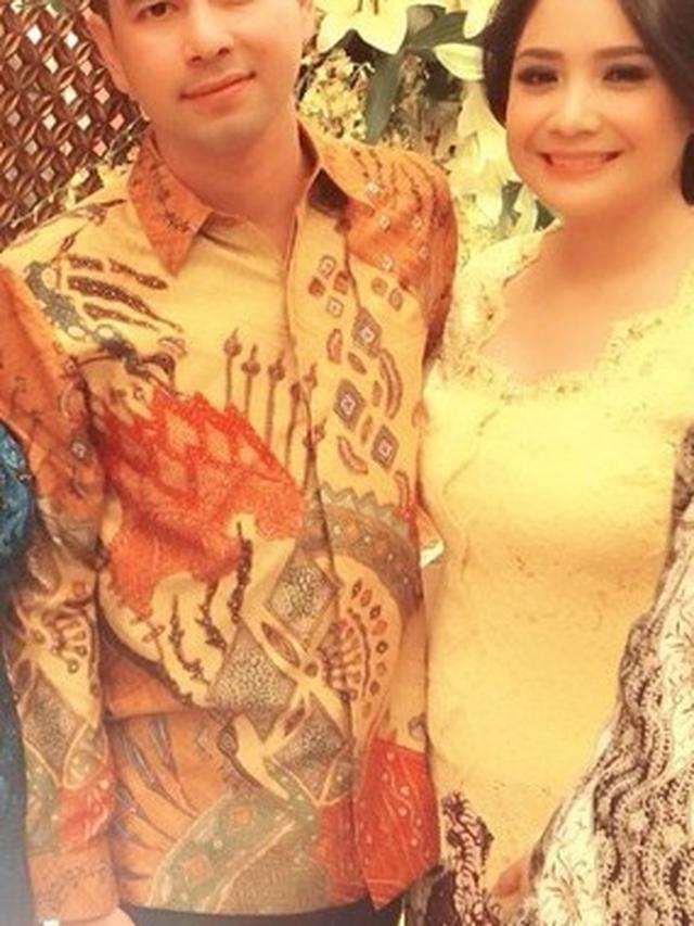 7 Potret Lawas Pasangan Selebriti saat Lamaran, Bikin Nostalgia